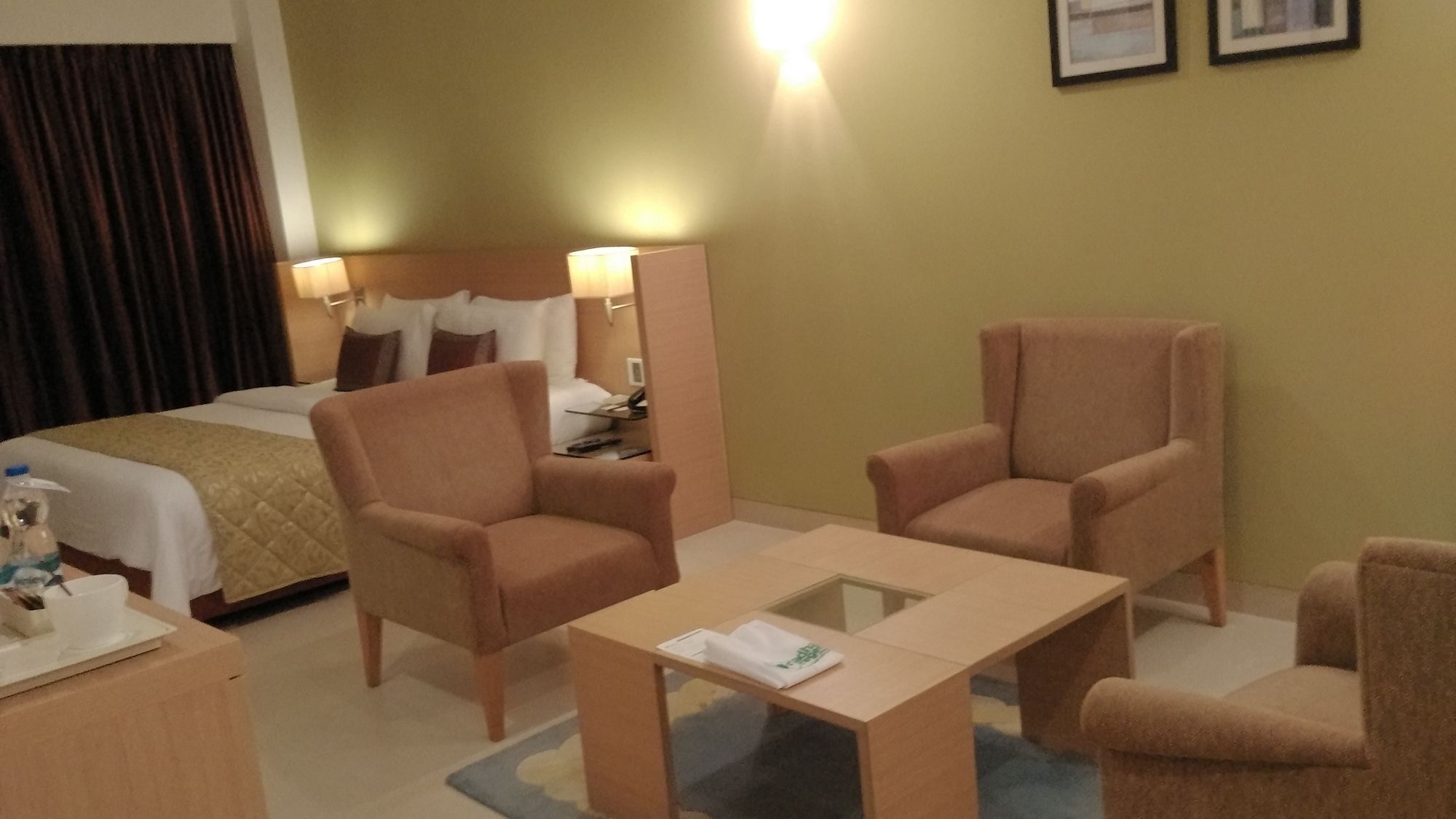 Kammasandra Radha Regent Electronic City מראה חיצוני תמונה